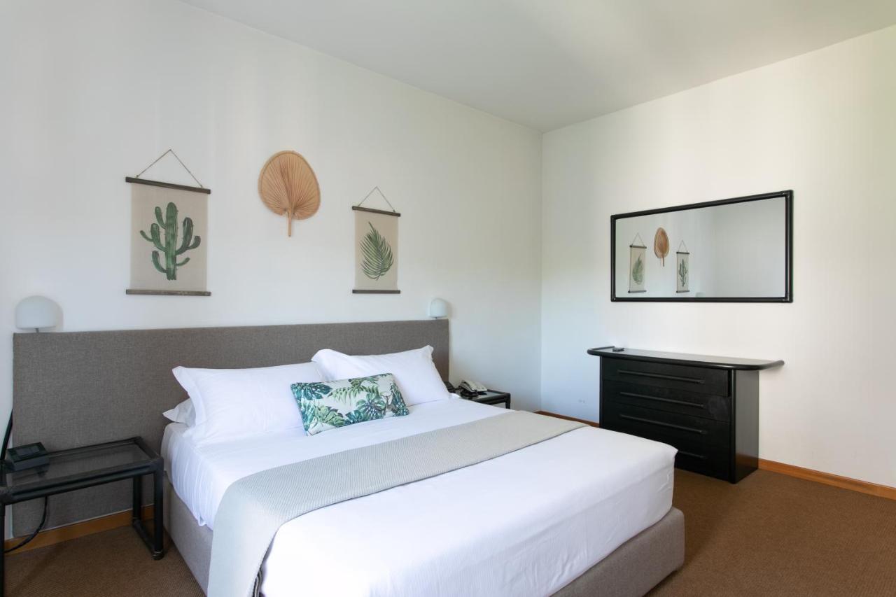 One-Bedroom Apartment,1339942619:JPEG